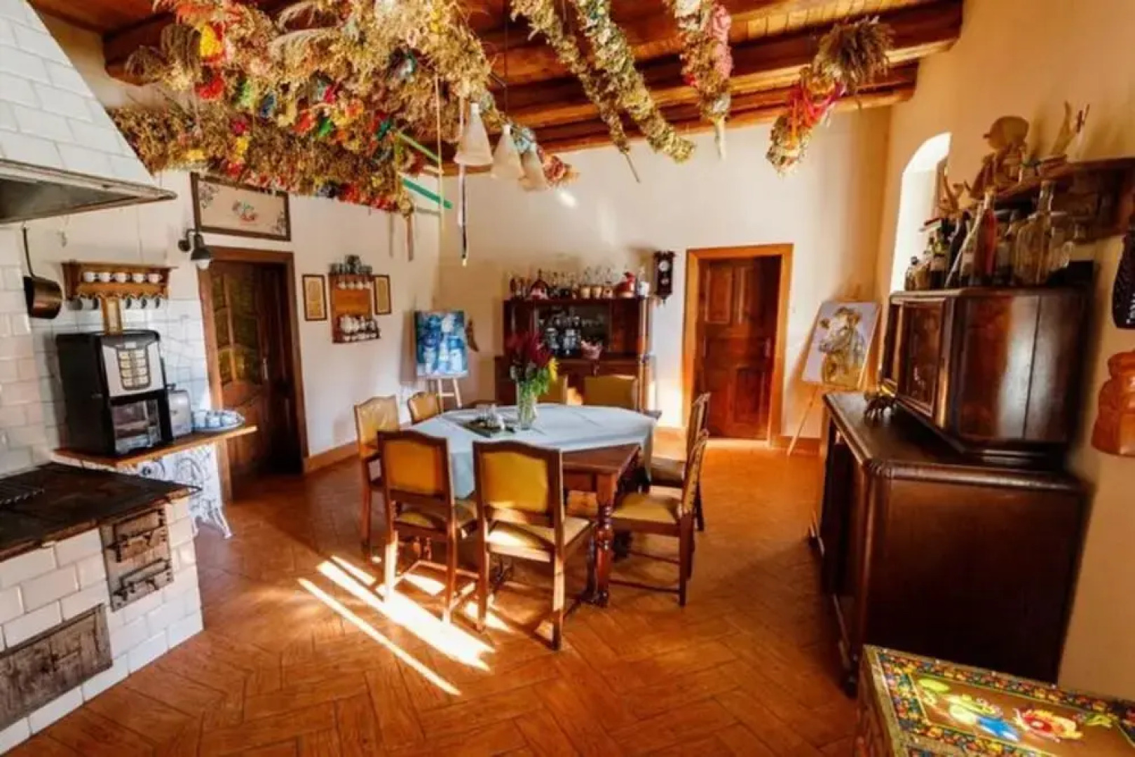 Large Holiday Villa With Garden, 6 Bedrooms