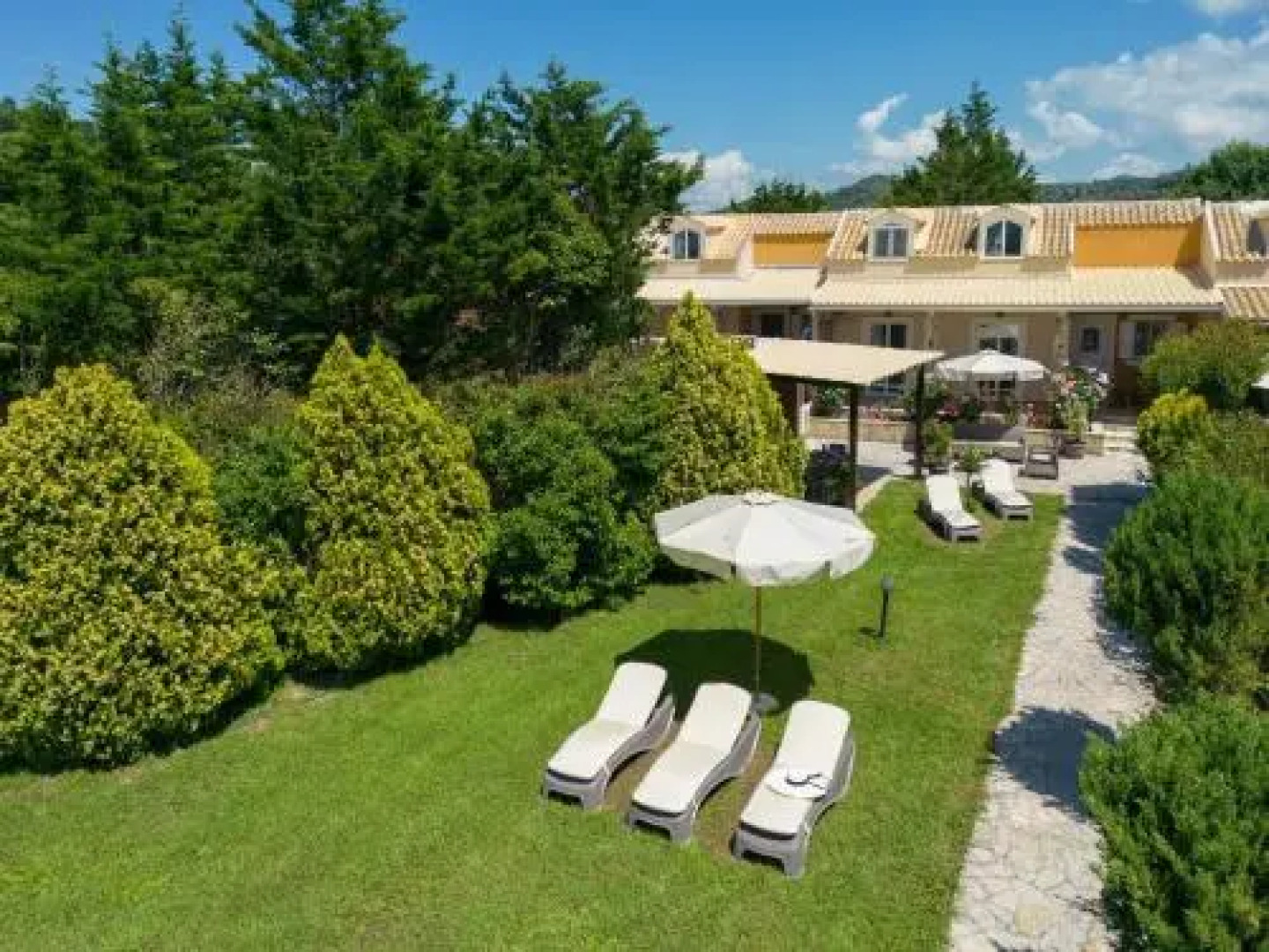 Peroulades Luxury Villa