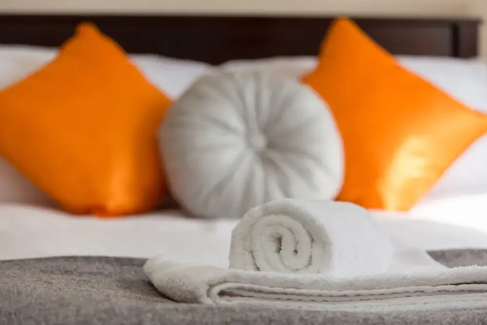 Luxury Two Bed Apartment With Parking - Wolverhampton