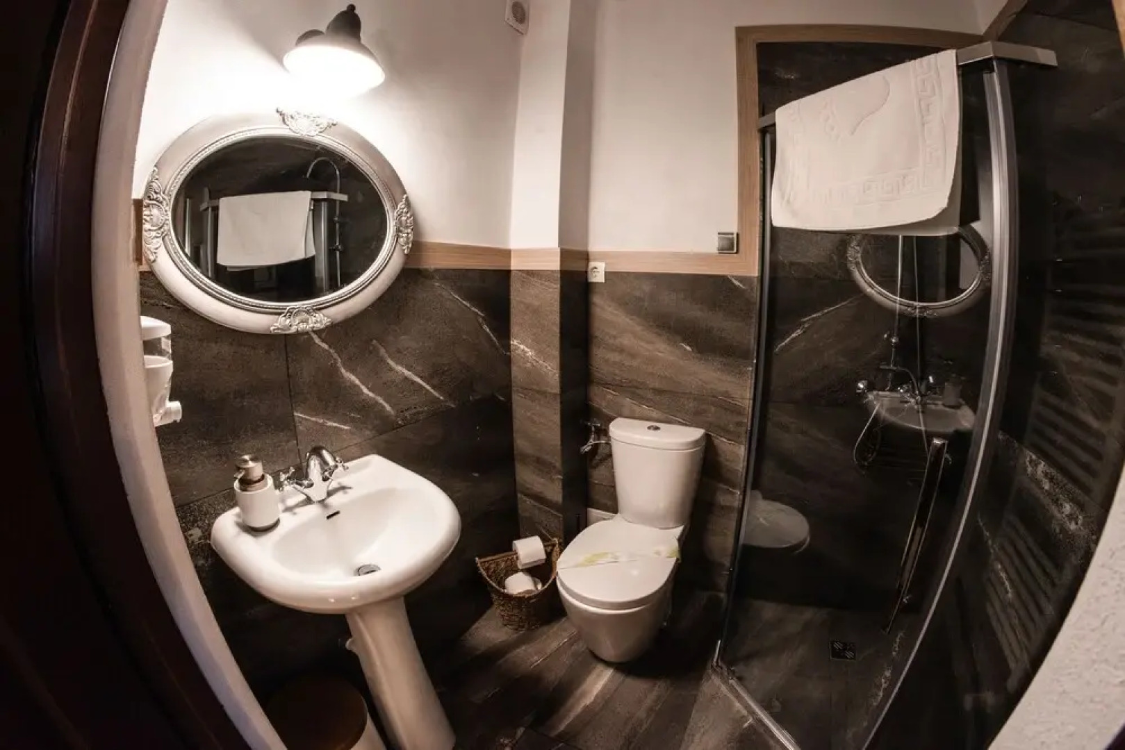 Casa Dives, Transylvania