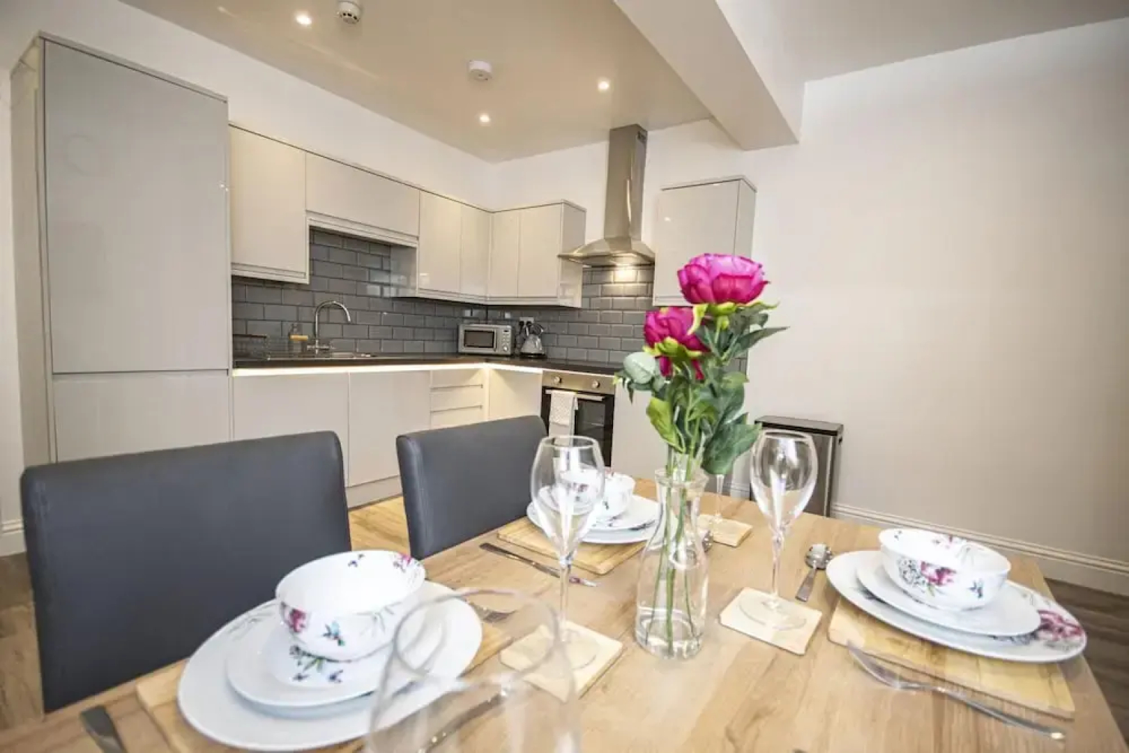 West Chambers Lovely Self-catering Apartment Located Within a Beautifully Renovated Building