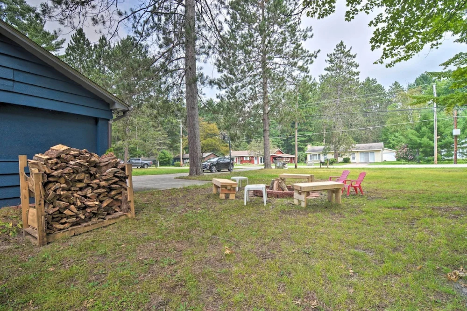 Roscommon Cabin w/ Fire Pit: Walk to Higgins Lake!