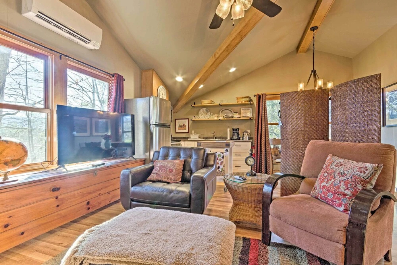 Cozy Black Mountain Escape: Walk to Golf & Lake!