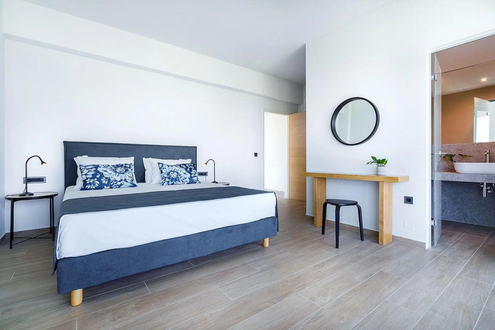 Sea View 4 Bedroom Villa With a Heated Pool