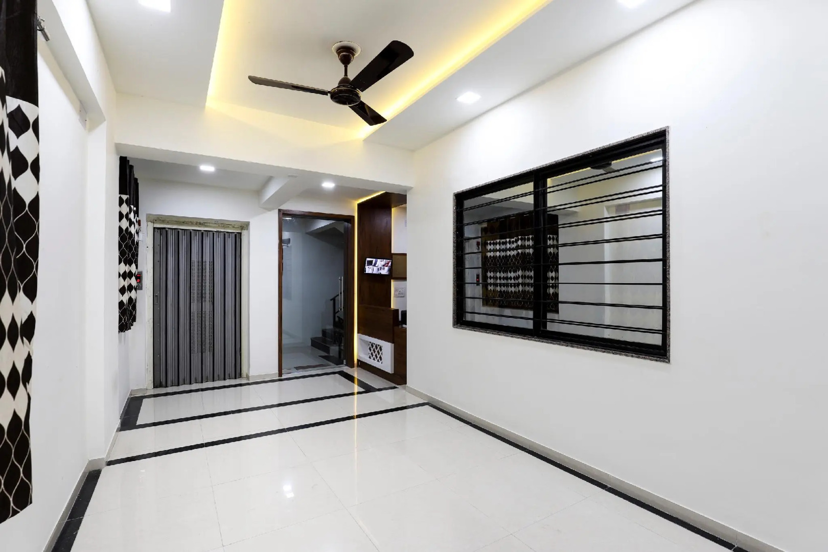 OYO 45011 Sumukh Hotel