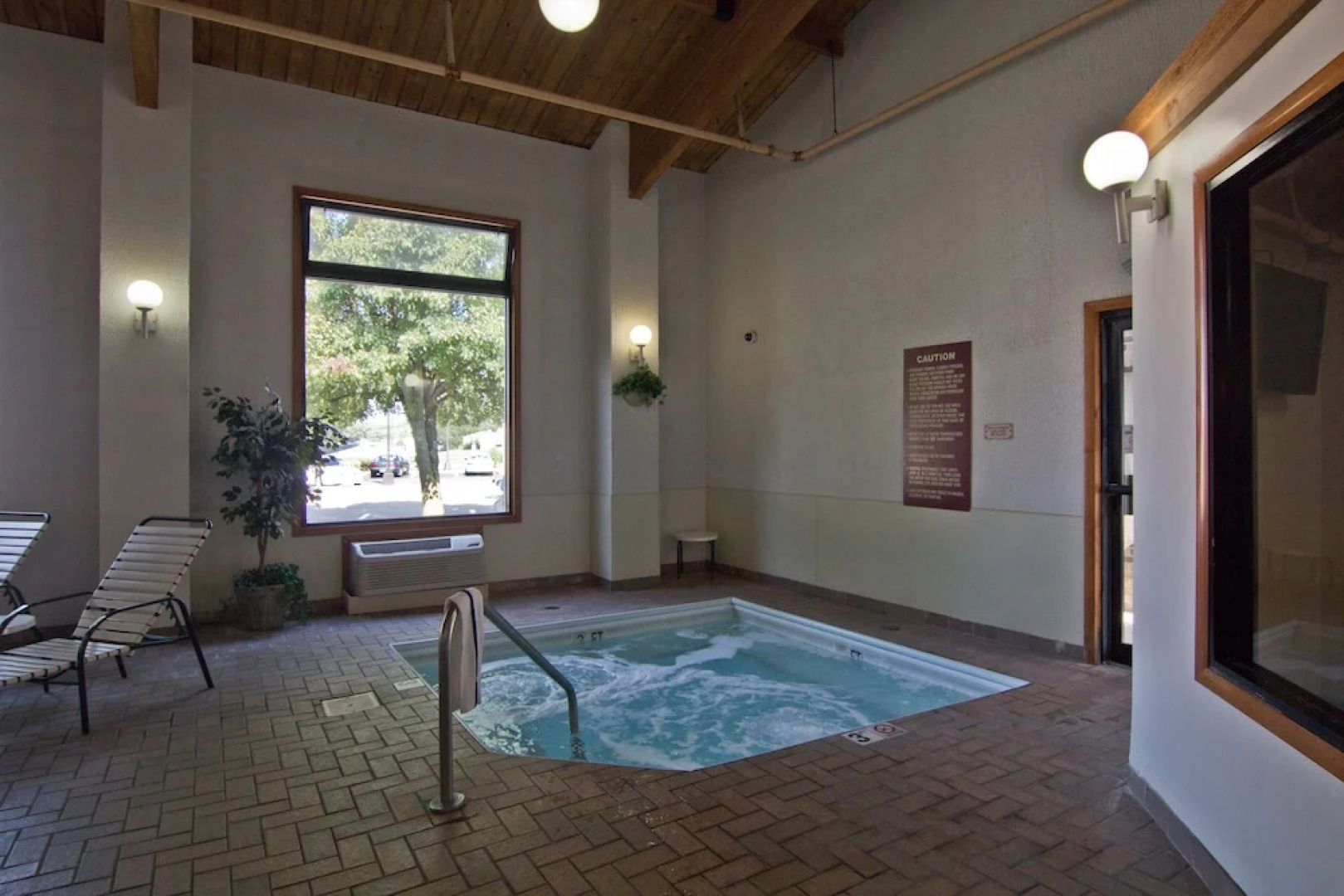 Schoenbrunn Inn & Suites