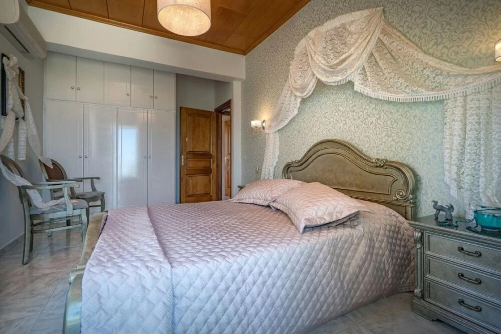 Castelli Luxury Villa 4-bedroom Villa With Private Pool