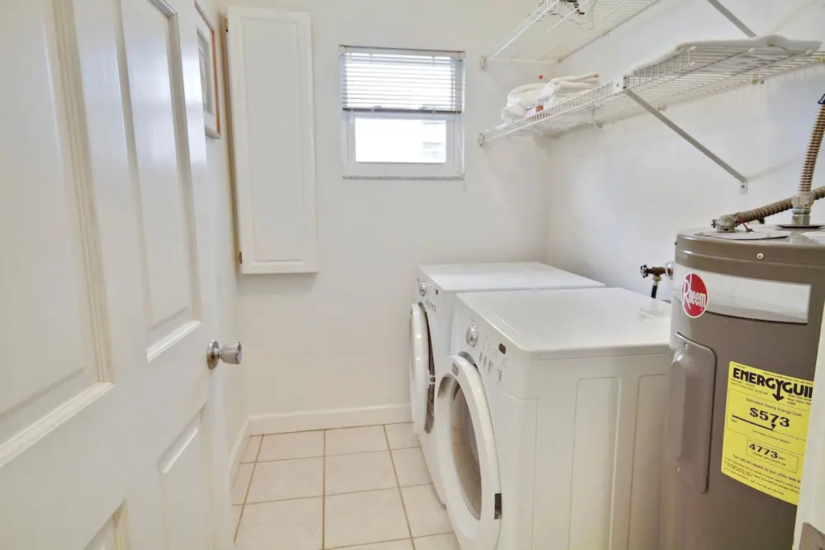 Sunset Villas 3 Million $ Views/2 Balconies/bbq/pool