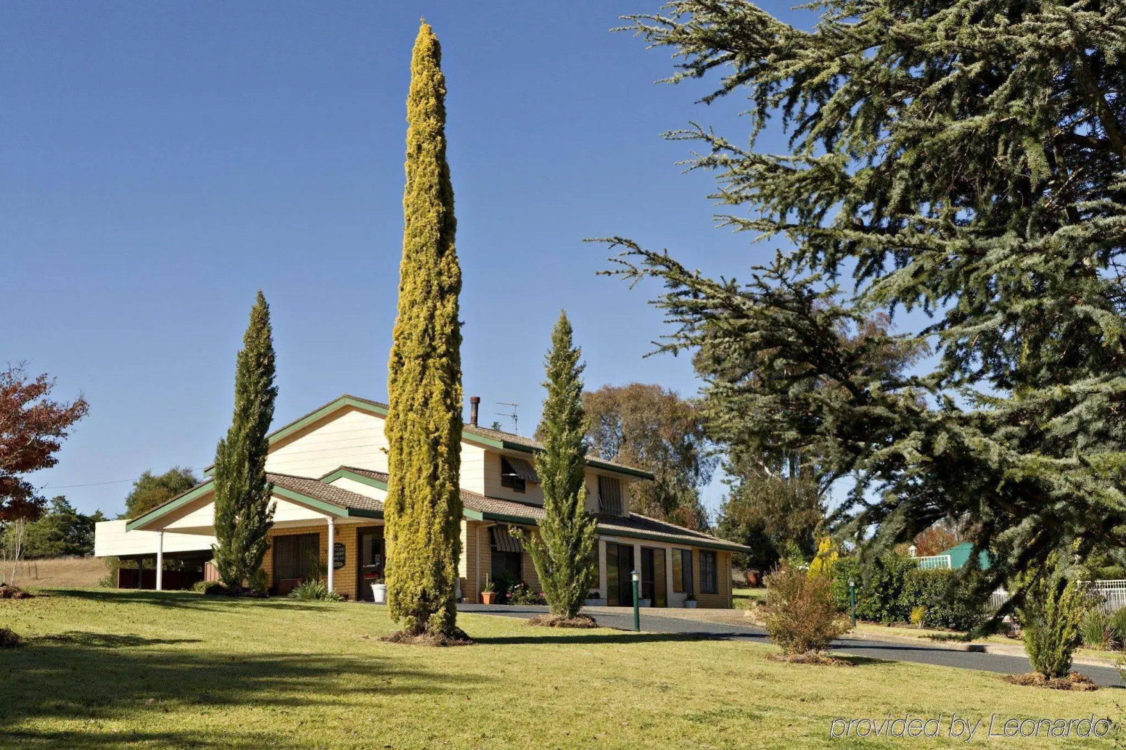 Hilltops Retreat Motor Inn
