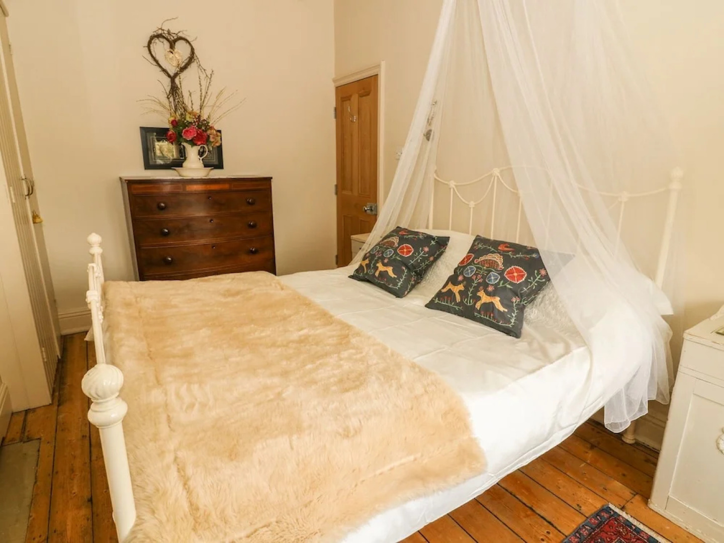 1 Bridge End & Garden