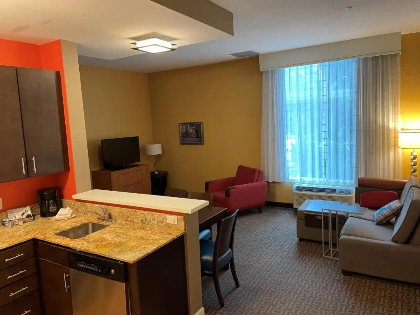 TownePlace Suites Orlando at FLAMINGO CROSSINGS® Town Center/Western Entrance