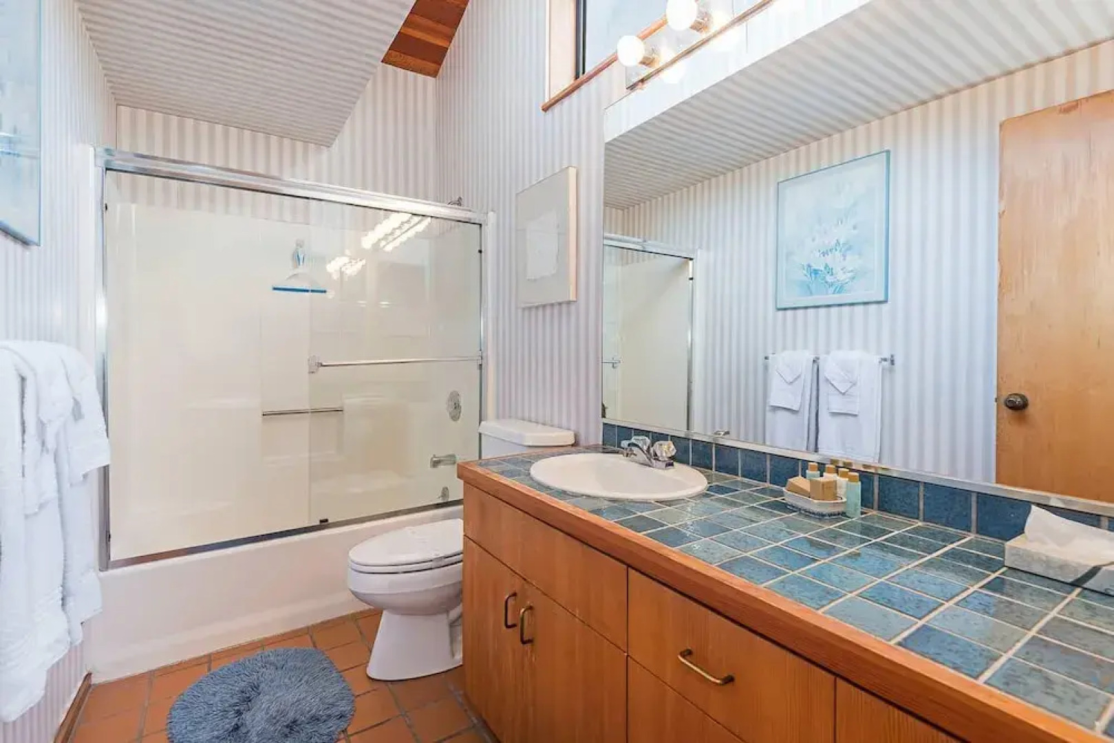 Viglione Fireplace, Hot Tub, & Ocean Views