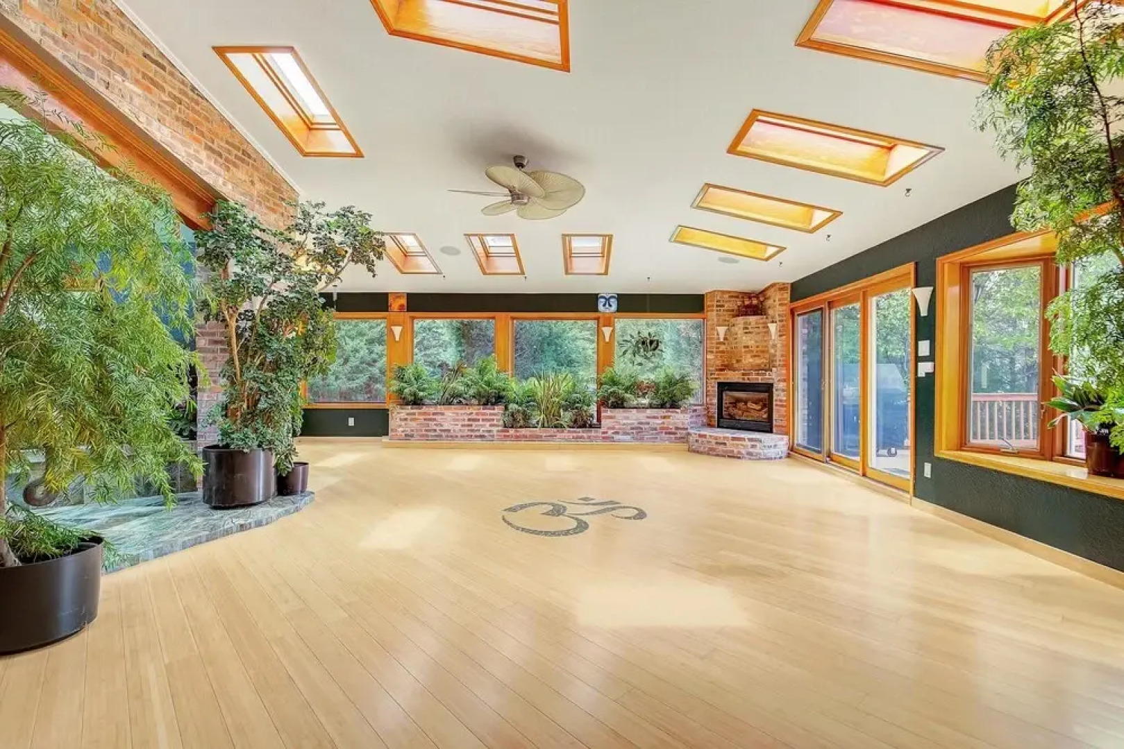 Stunning One of a Kind Tropical Zen Paradise!