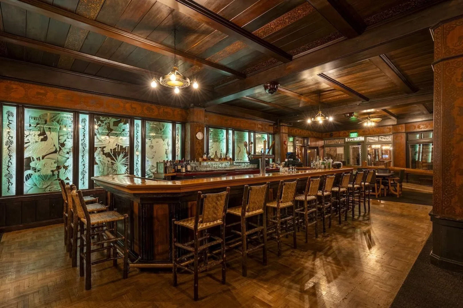 Отель Old Faithful Inn — Inside the Park