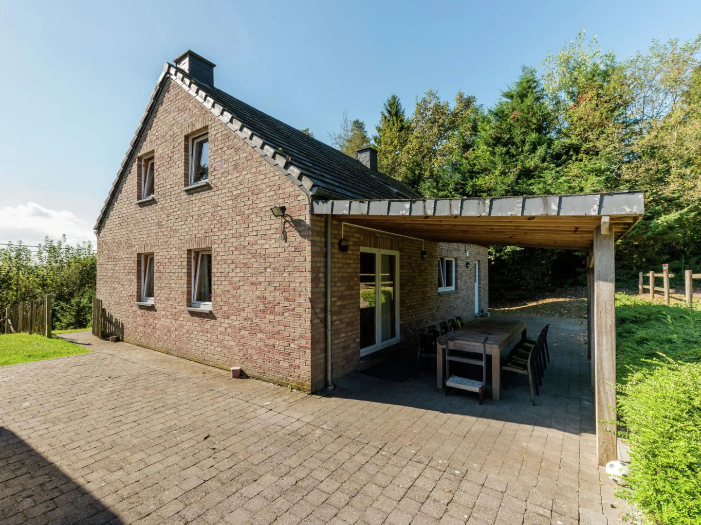 Pastoral villa in Heure with bubble bath, sauna, terrace and large garden