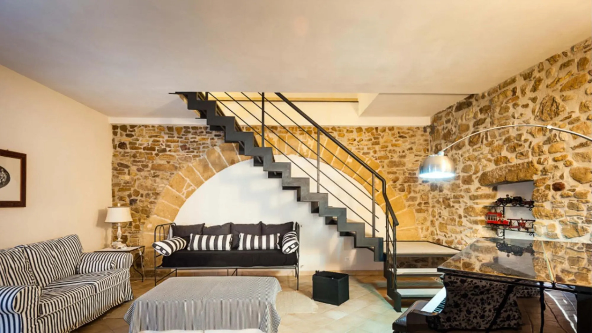 Independent villa up to 16 guests-VILLA DELLO ZINGARO