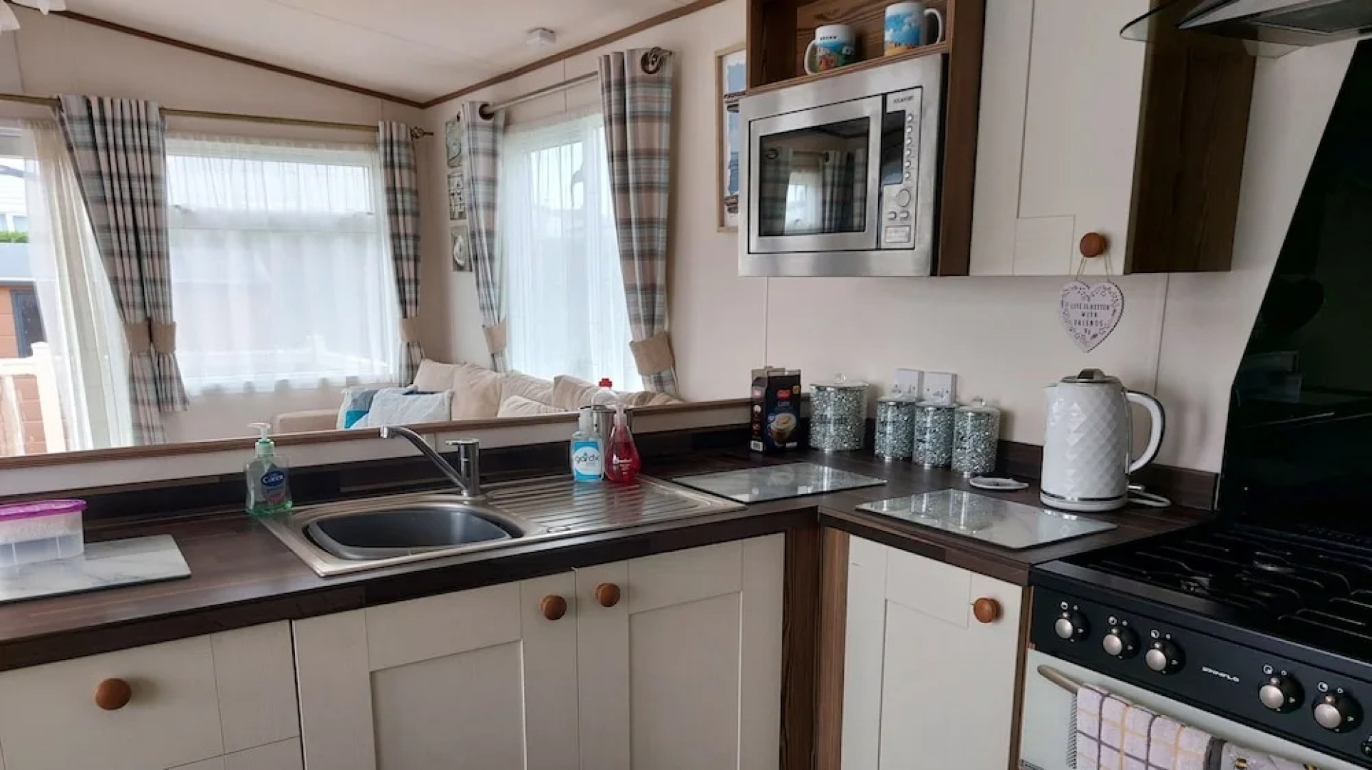 149 Unity Beach 6 Berth Encl Garden no Pets