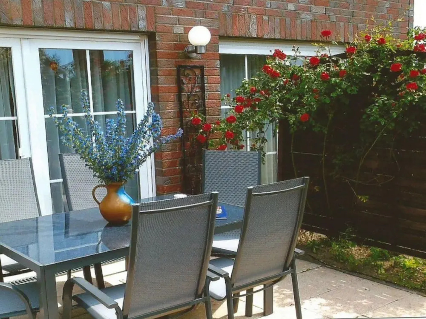 Holiday Home Frog Prince