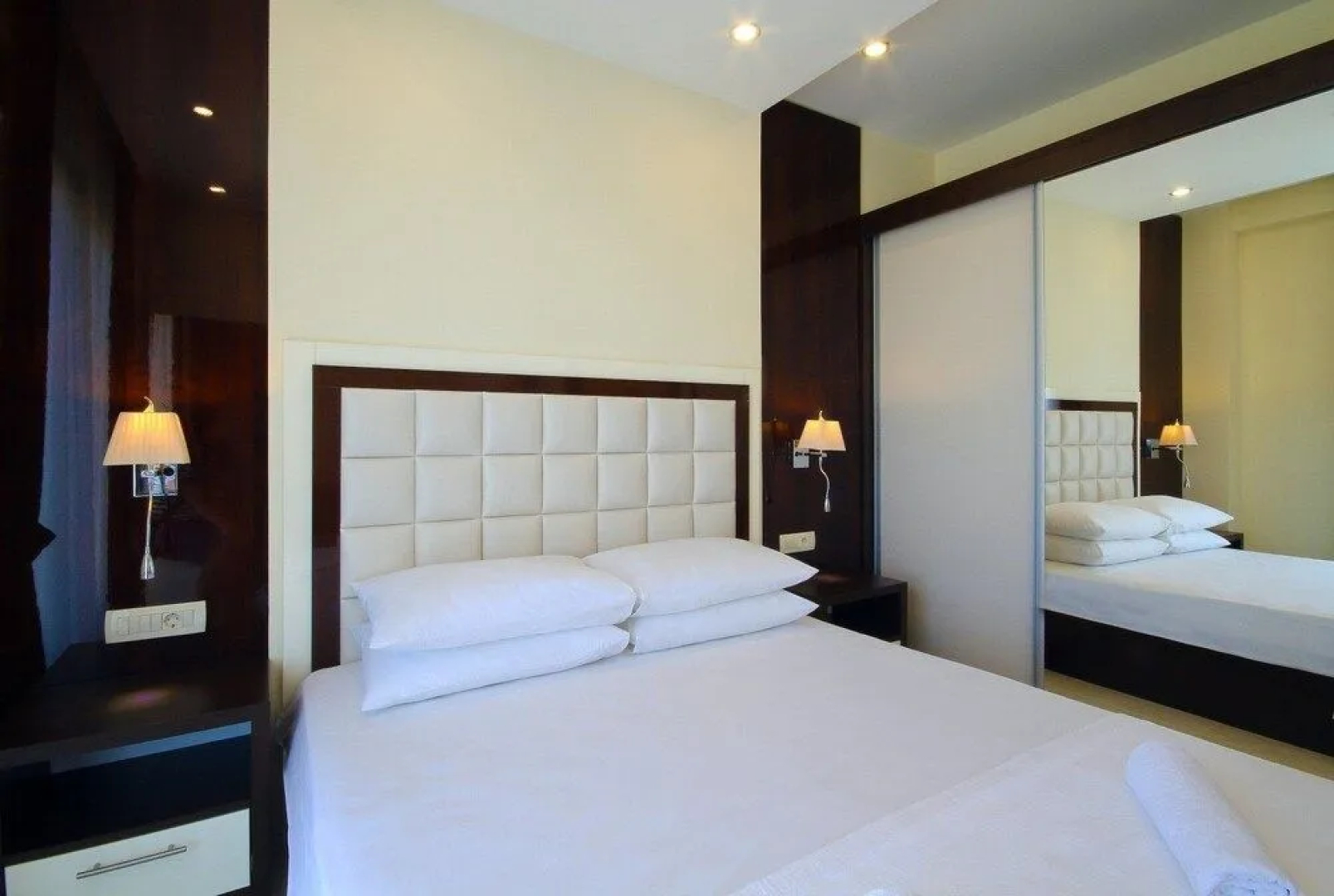 Hotel Shine