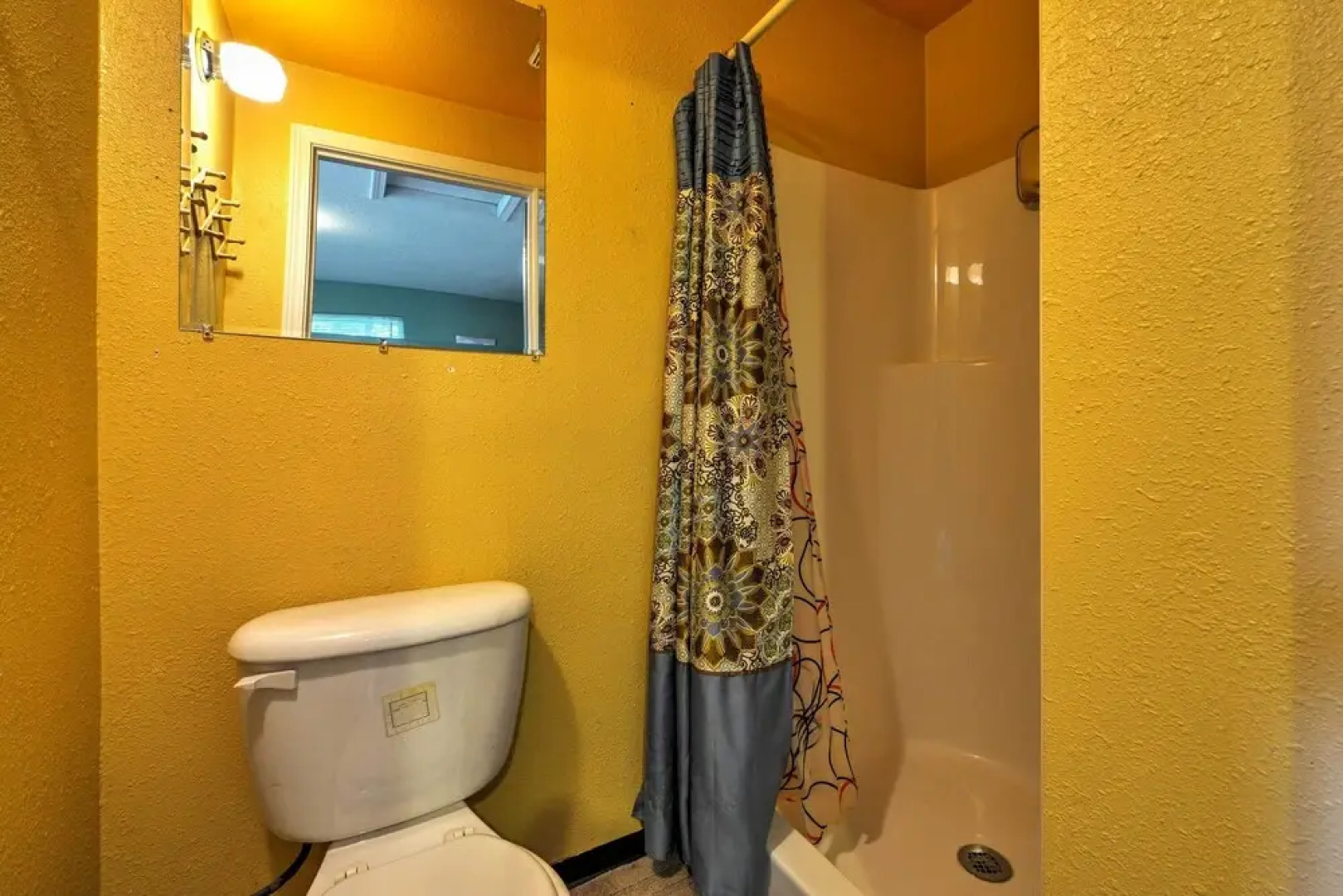 Seward Studio w/ Deck, Outdoor Dining & Mtn Views!