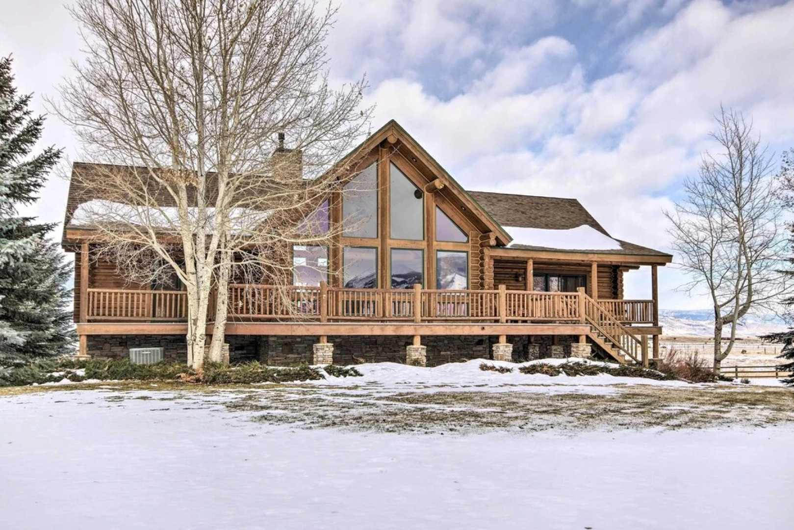 Rustic Livingston Home w/ Deck + Mtn Views!