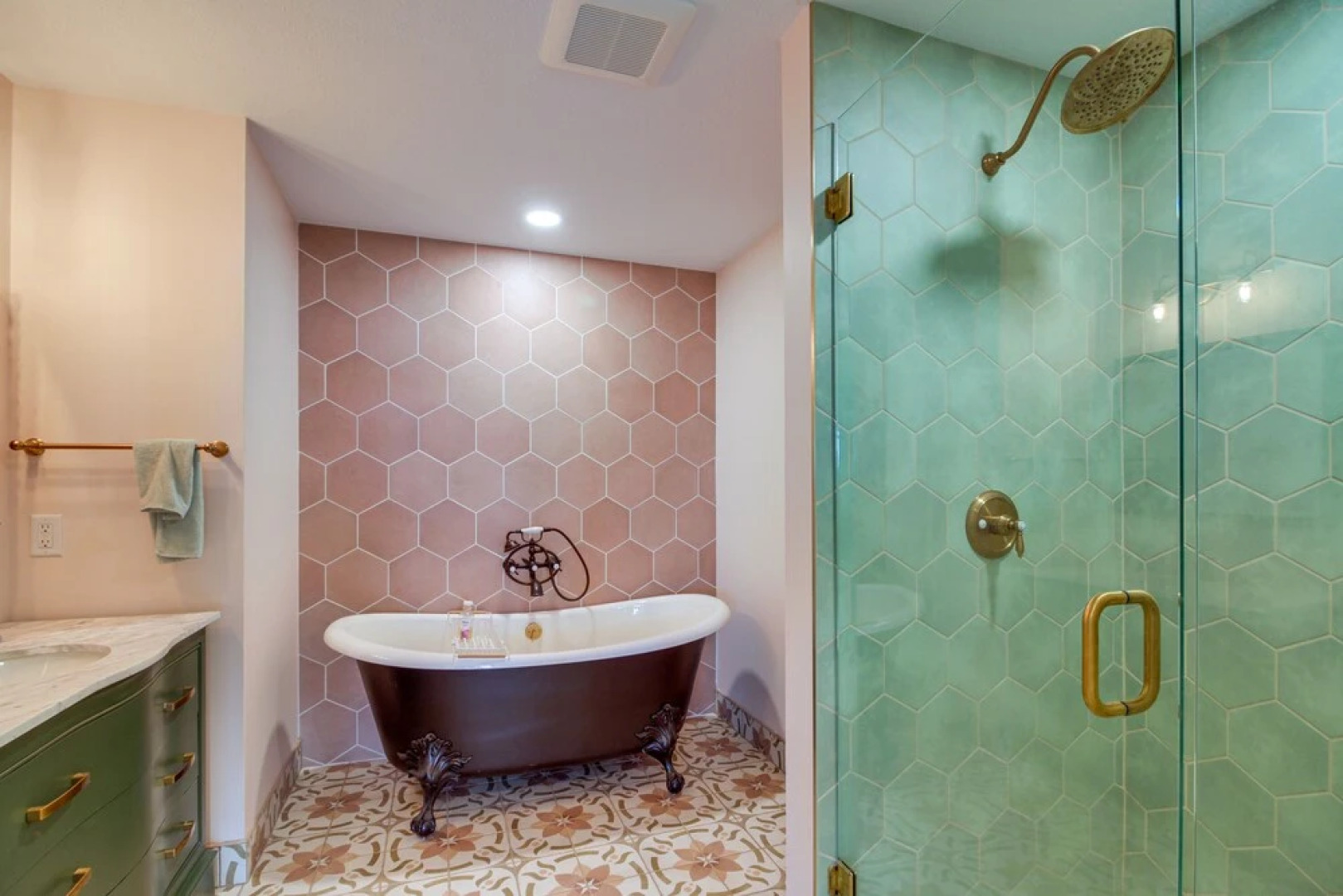 Nisswa Lake Getaway w/ Hot Tub + Kayaks!