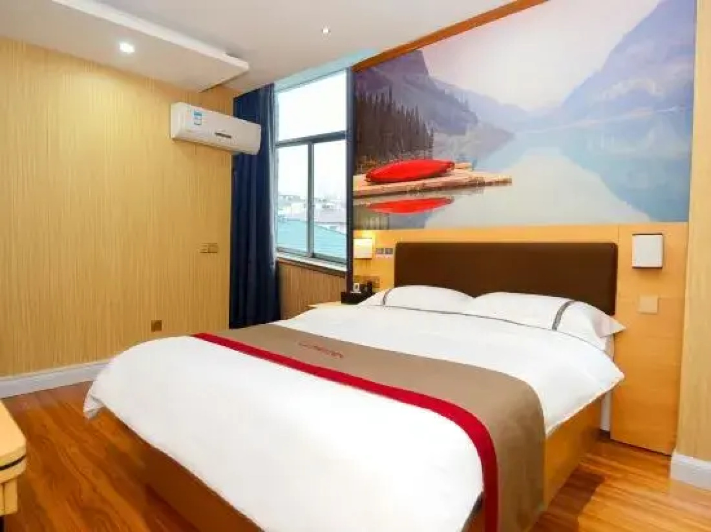 Shangpin Hotel (Fuzhou Dongxiang High-speed Railway Station Dongxin Department Store)