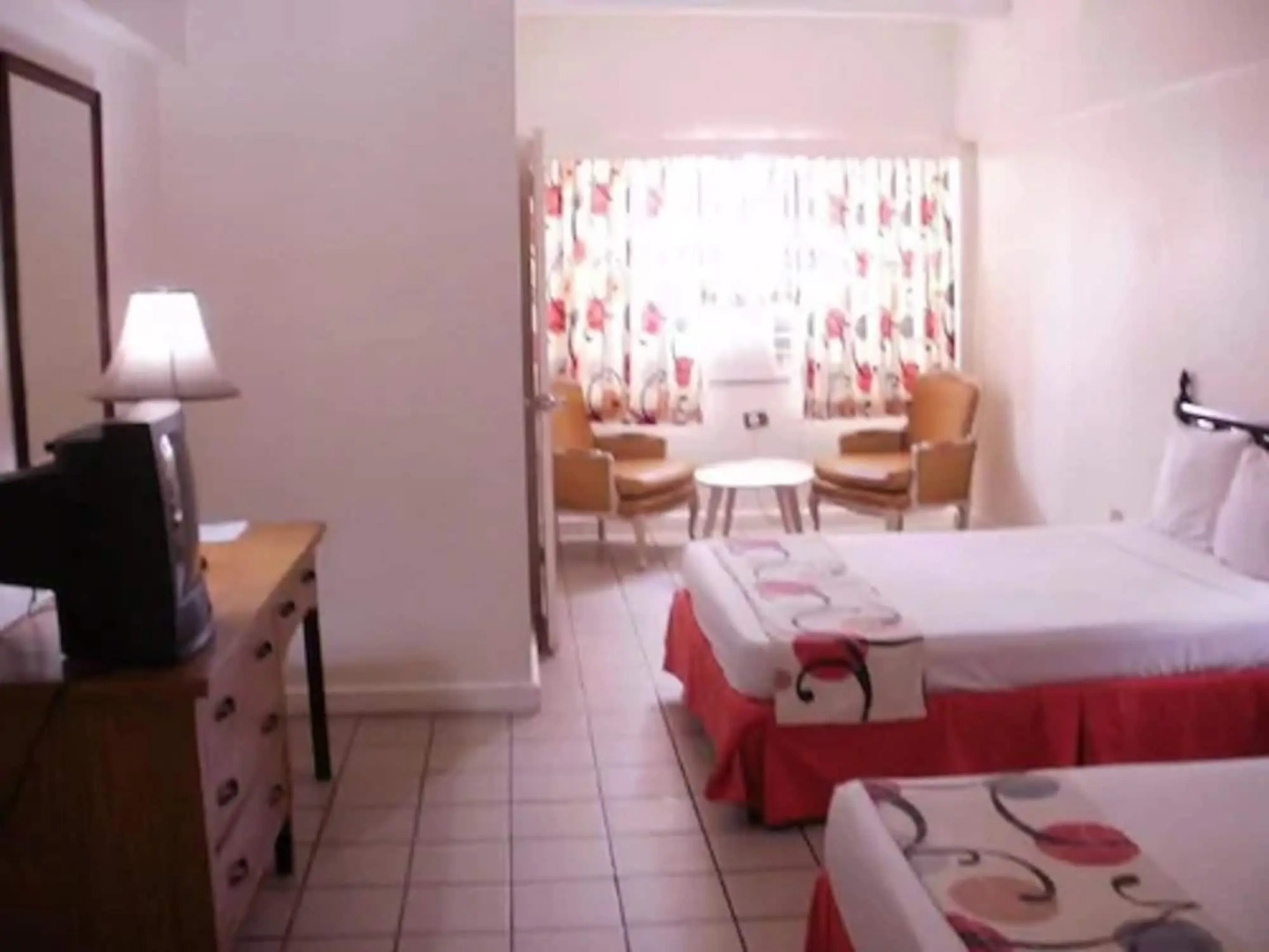 Pineapple Court Hotel