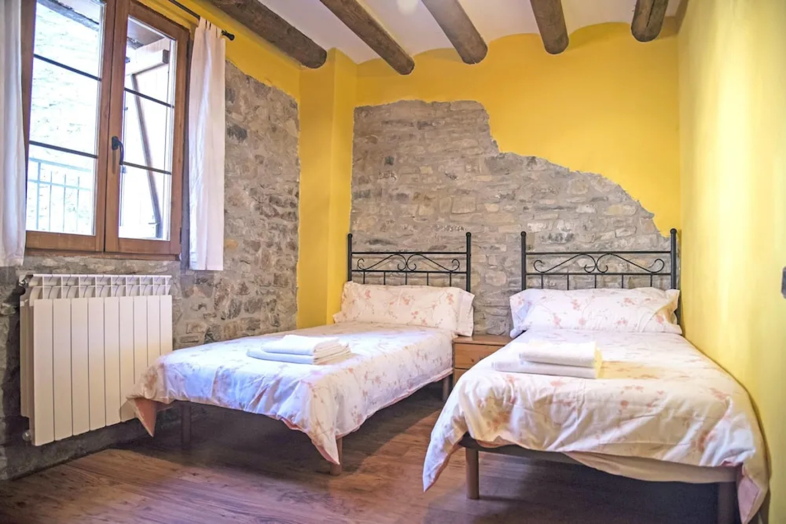 House With 3 Bedrooms in Belsierre, With Wonderful Mountain View, Balcony and Wifi