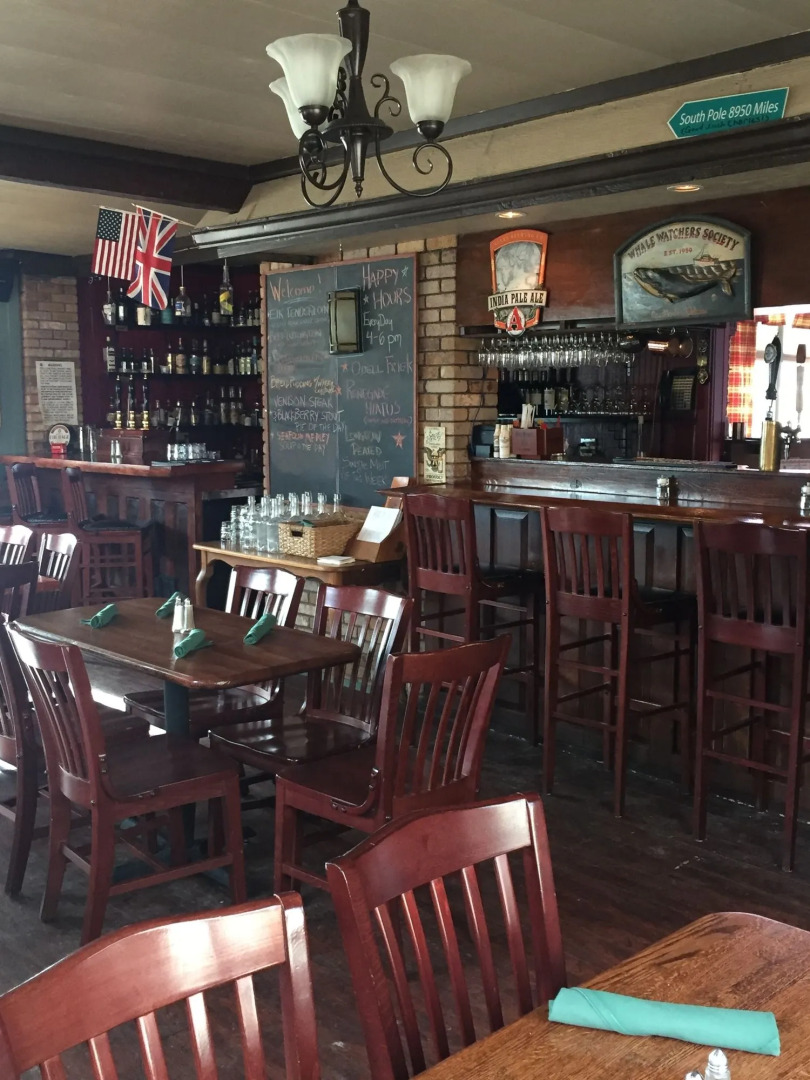 Hilltop Inn & Suites