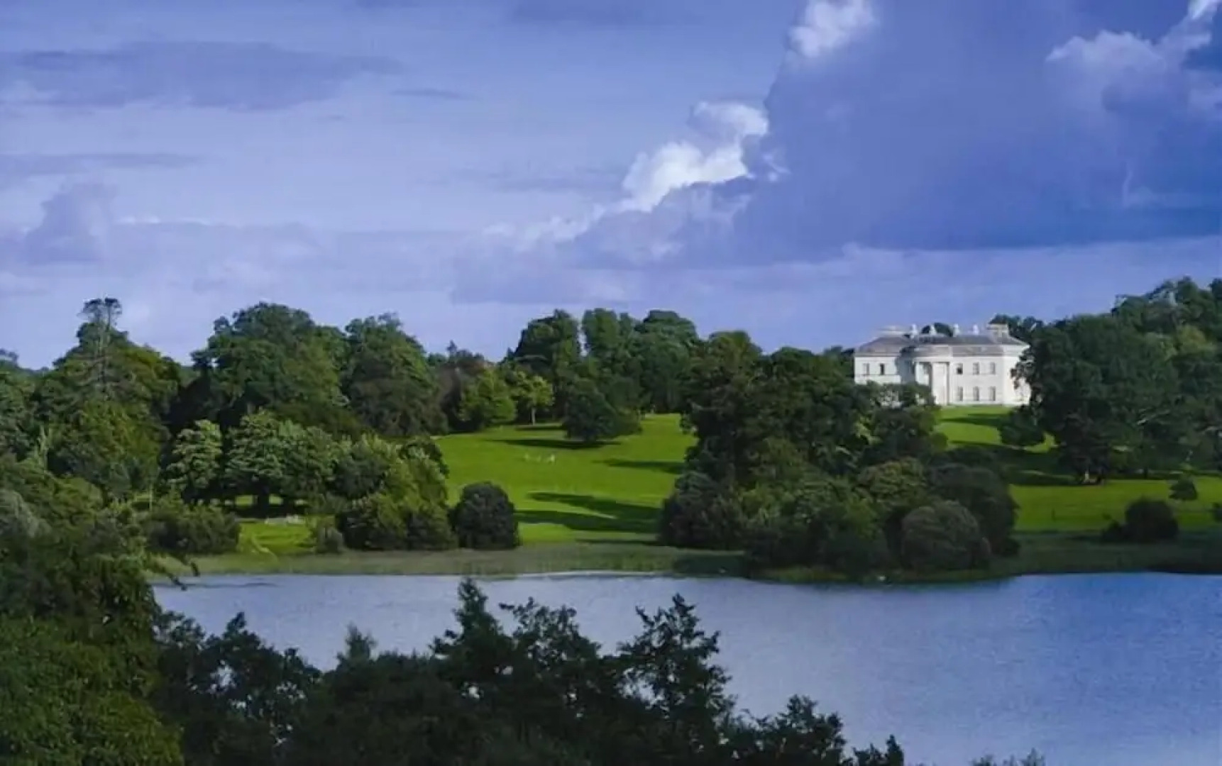 The Valley Hotel & Carriage Gardens