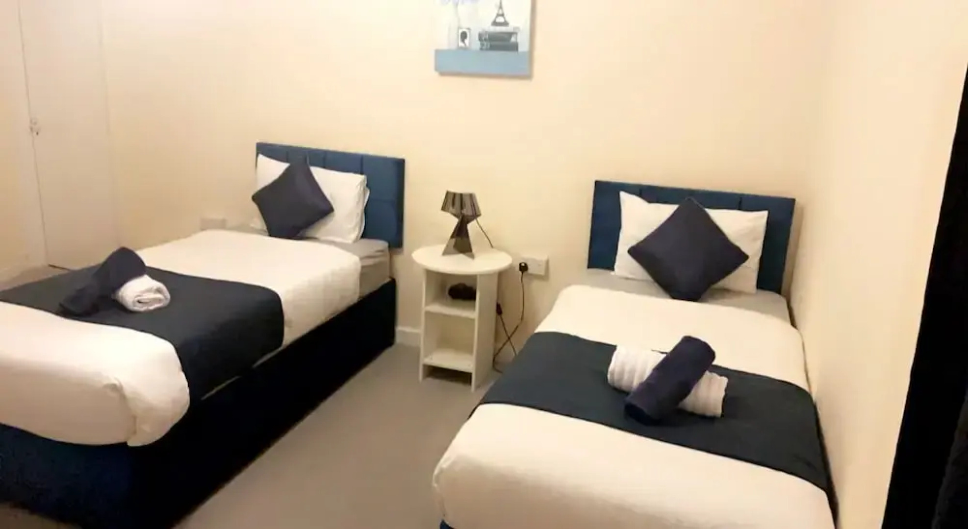 Impeccable 1-bed, Sleeps 2, Free Parking