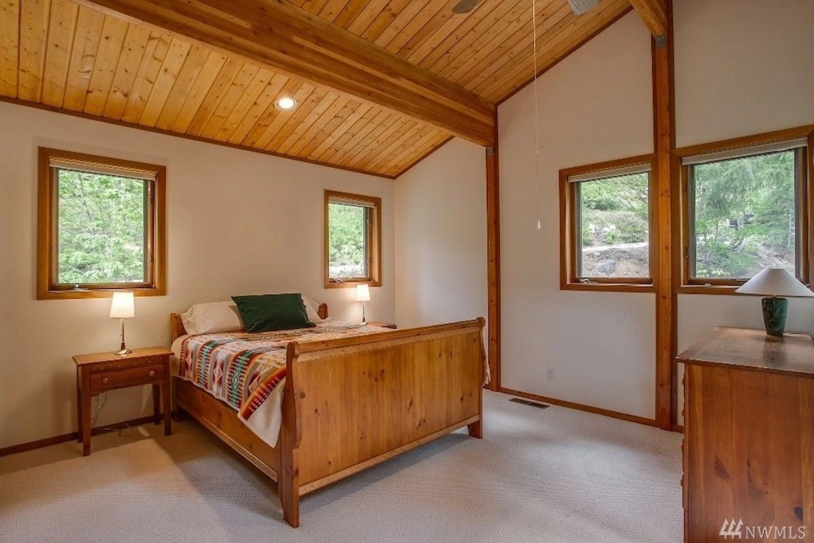 Timber View Lodge - Three Bedroom Home with Hot Tub