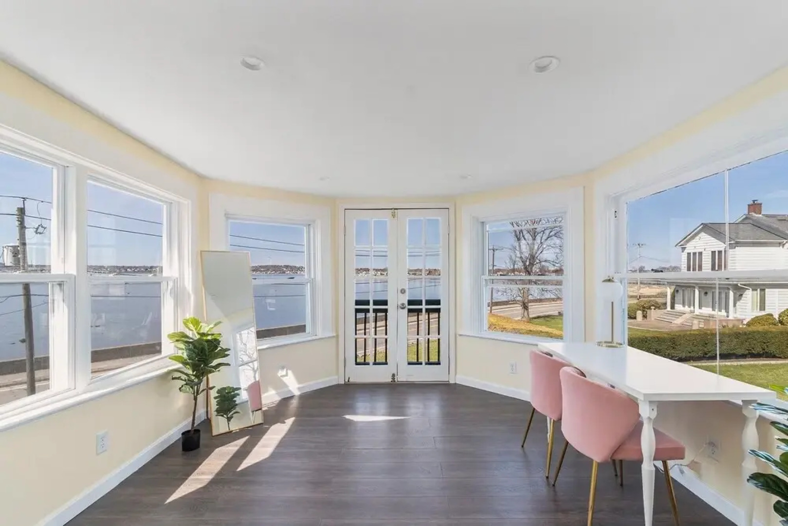 Spacious Coastal Tiverton Waterfront Getaway 3 Bedroom Cottage By Redawning