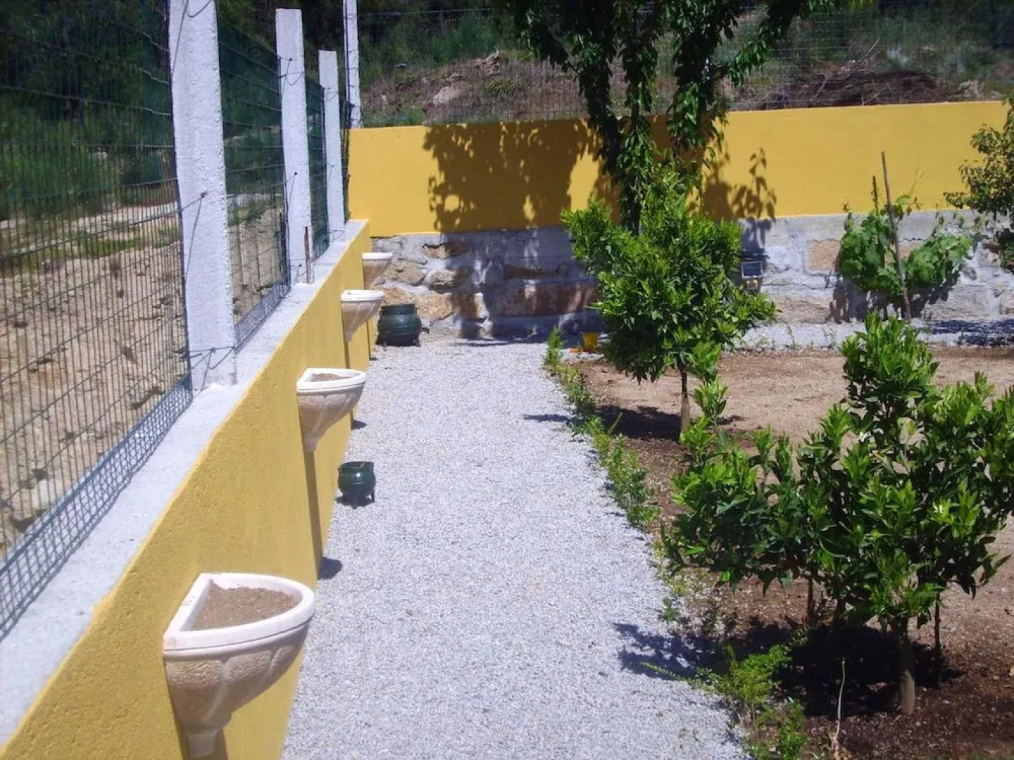 House With 4 Bedrooms in Cortiçada, With Wonderful Mountain View, Enclosed Garden and Wifi Near the Slopes