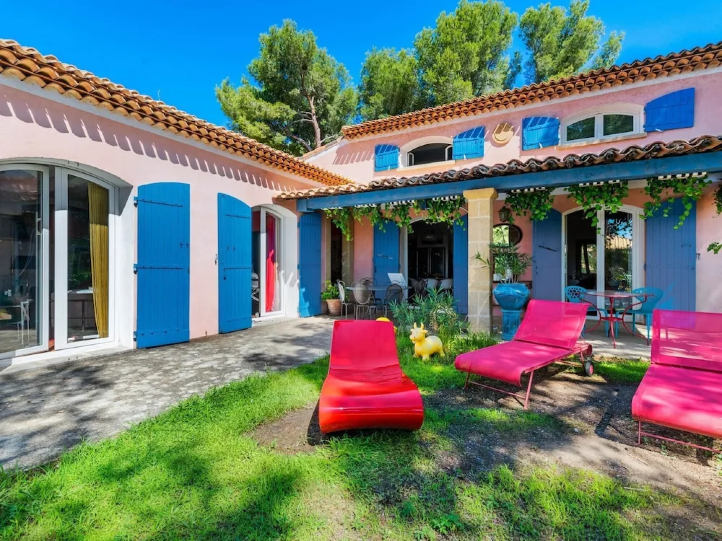 Unparalleled Combination of Nature and Water in This House on the Côte Bleue