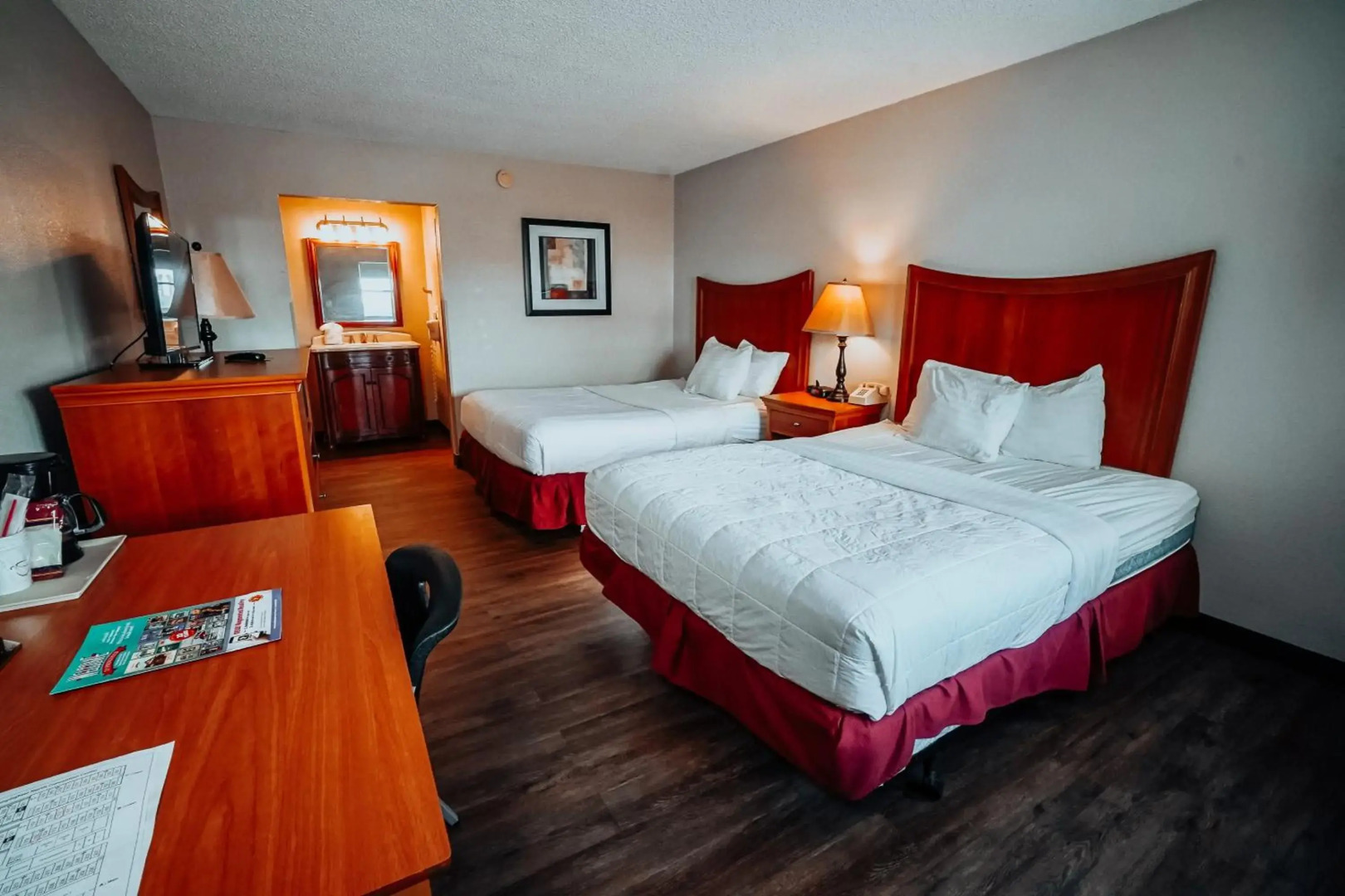 Lamplighter Inn & Suites - North