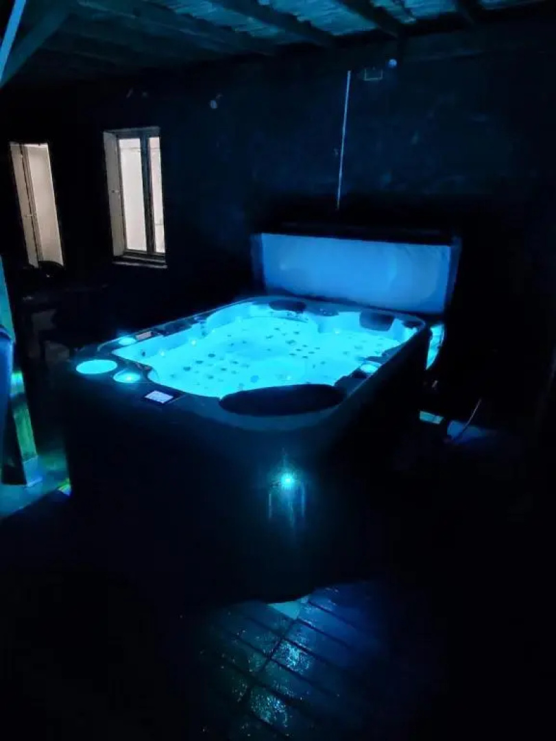 Jacuzzi Studio 2/4 pers avec terrasse aménagée