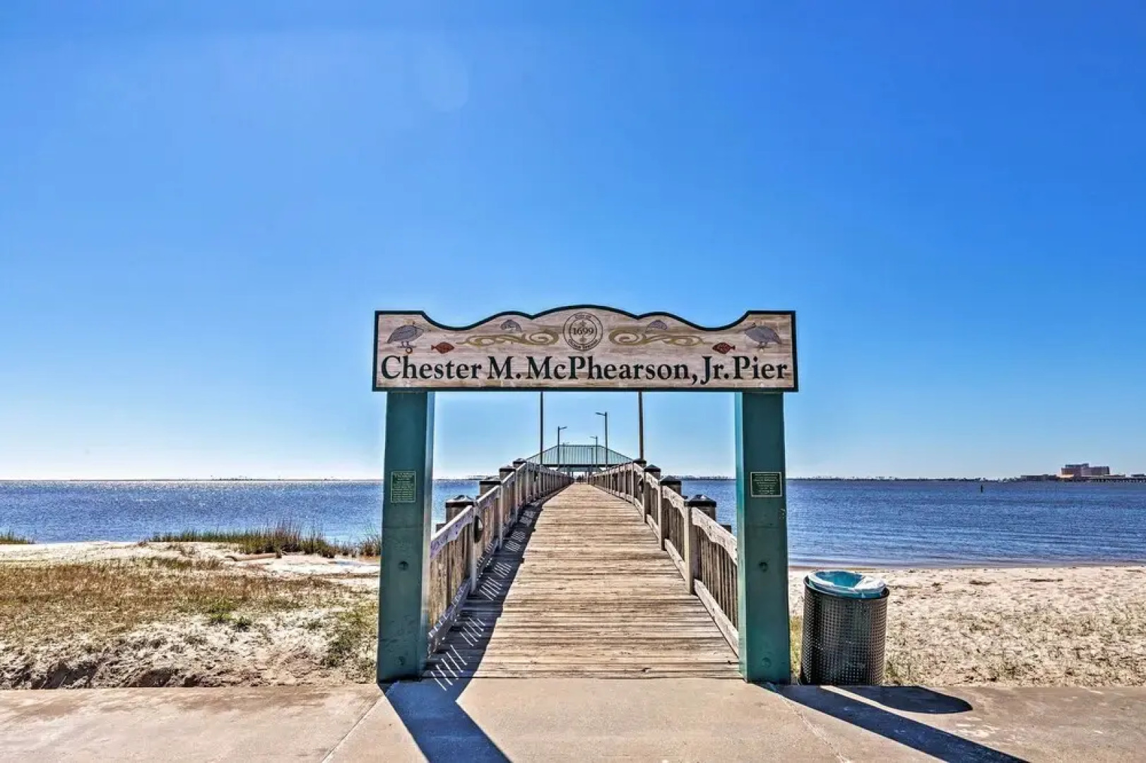 Harbor Oaks Haven: Walk to Front Beach & Downtown!