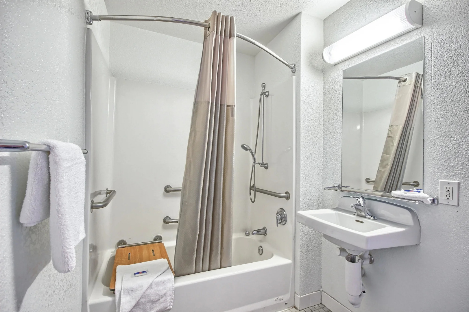 Motel 6 Fresno - Blackstone South