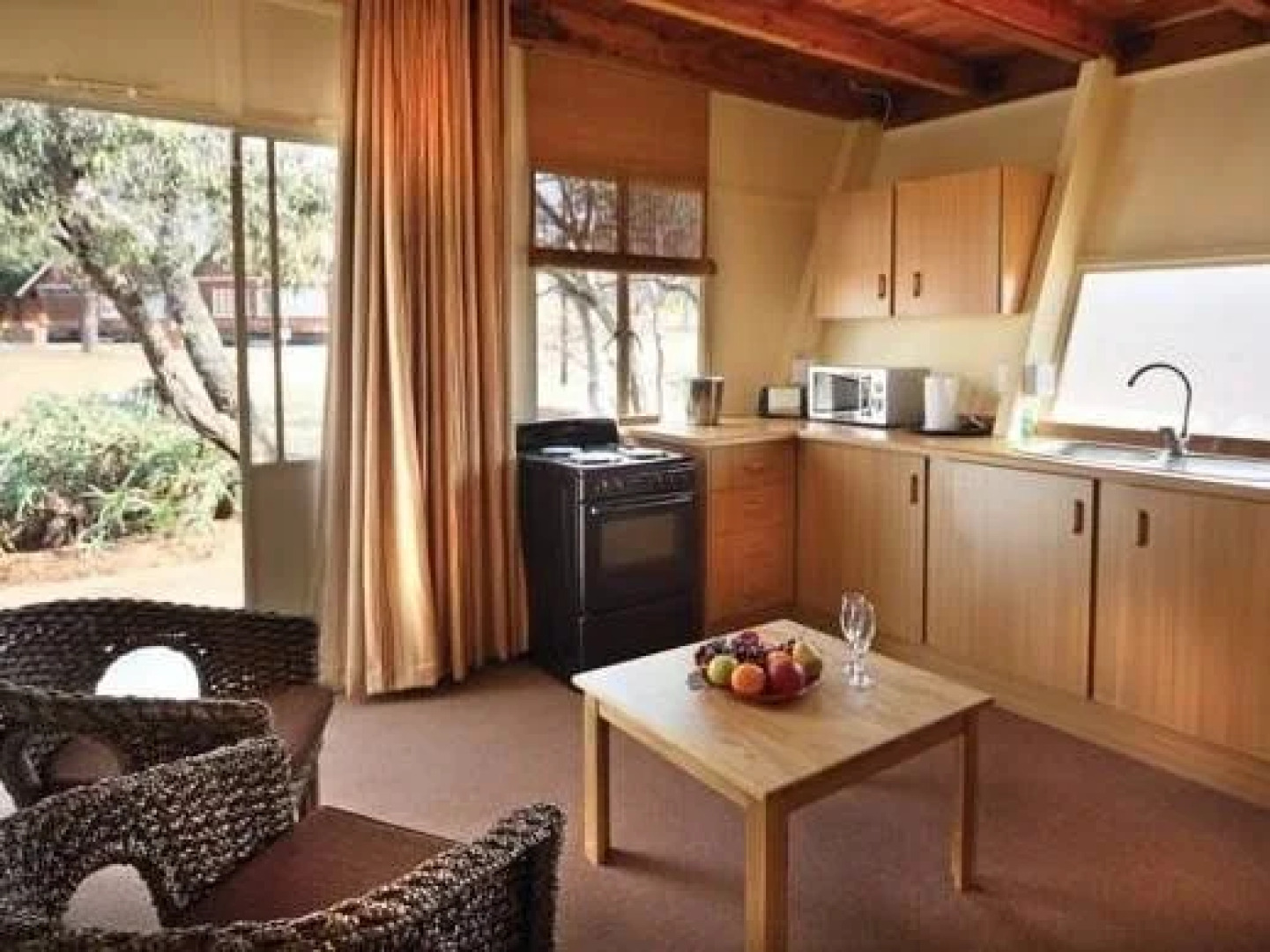 Gooderson SanRock Resort & Conference Centre