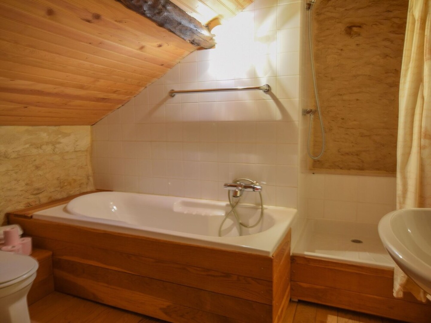 Spacious Villa in Puy-l'évêque With Swimming Pool