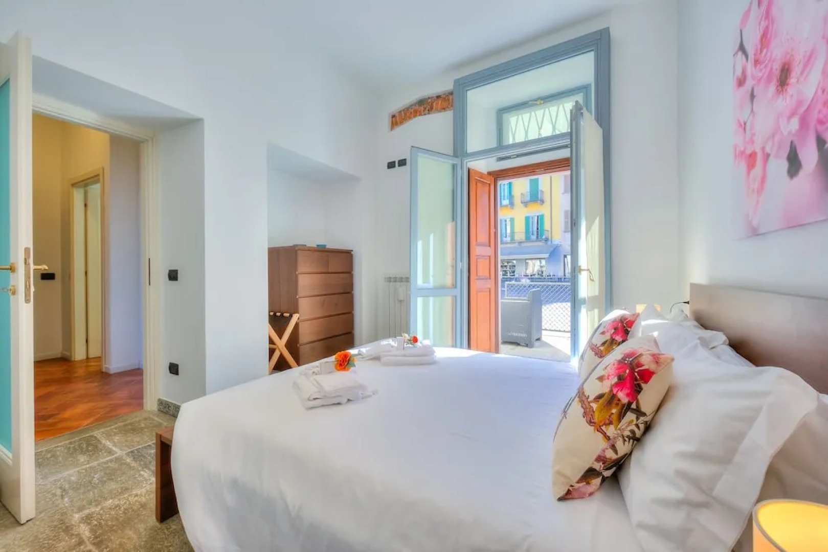 Volo Di Gabbiani Pied Dans L' Eau