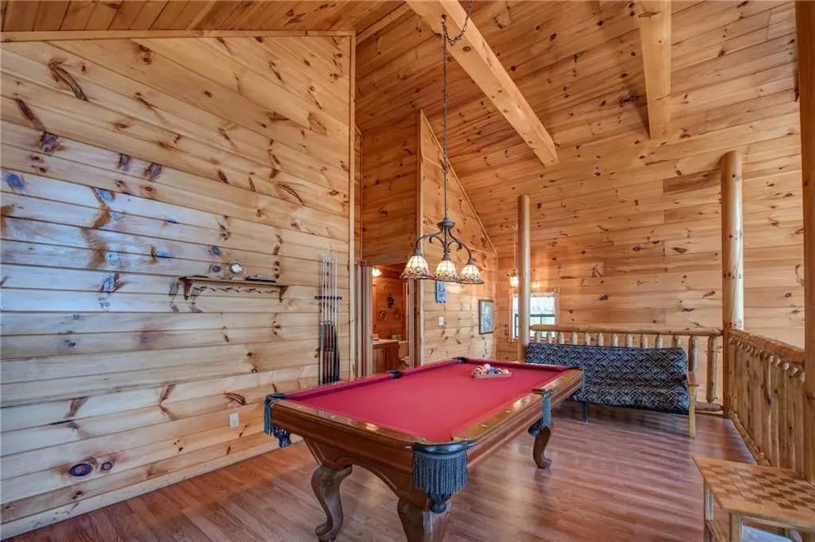 R Bearadise 2 Bedroom Home with Hot Tub