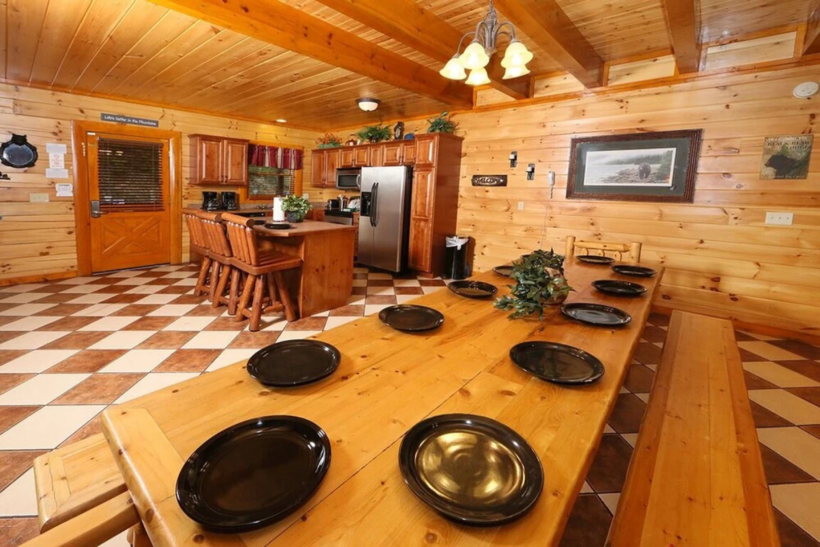 Mountain Movie Inn - Six Bedroom Cabin