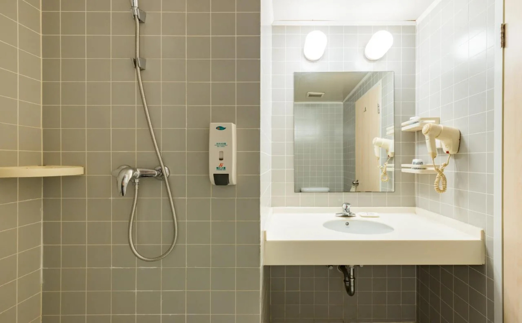 Jinjiang Inn Shanghai Qingfang Market Caoan Road