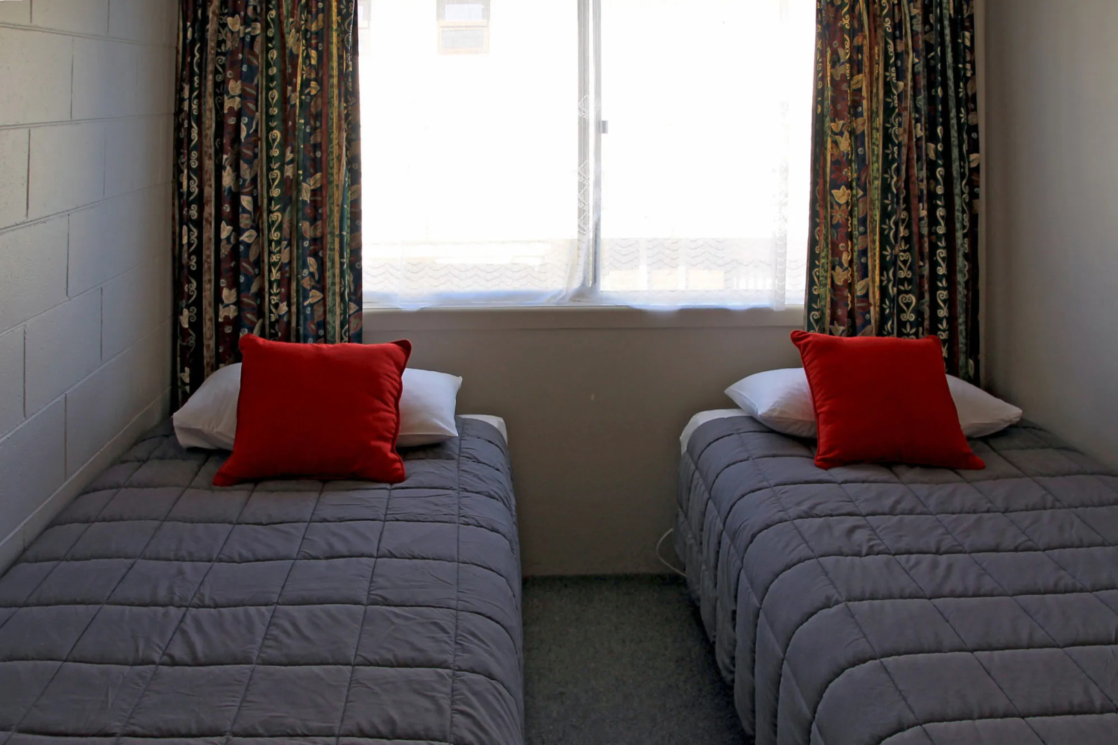 Acacia Lake View Motel