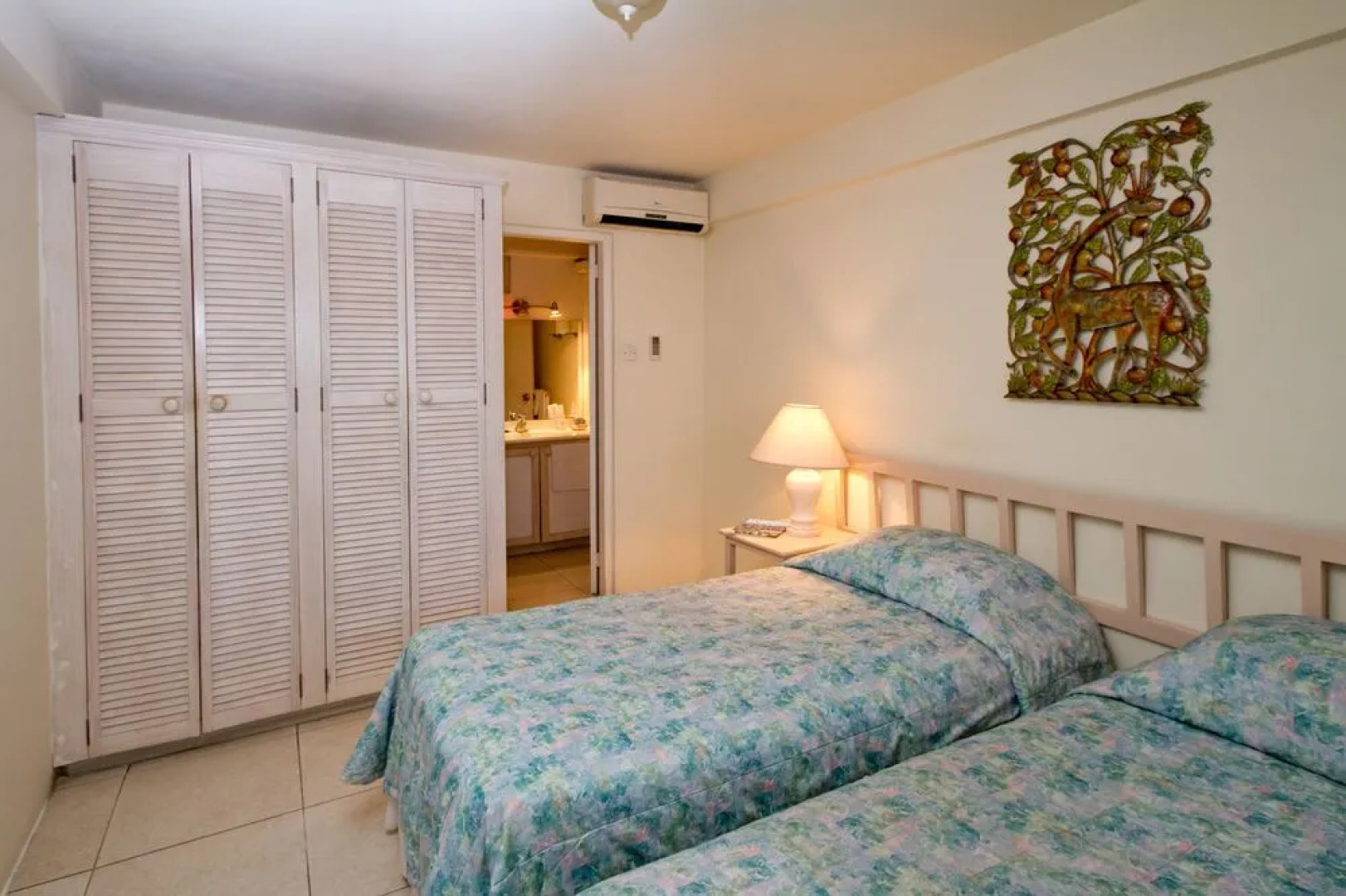 Melrose Beach Apartment