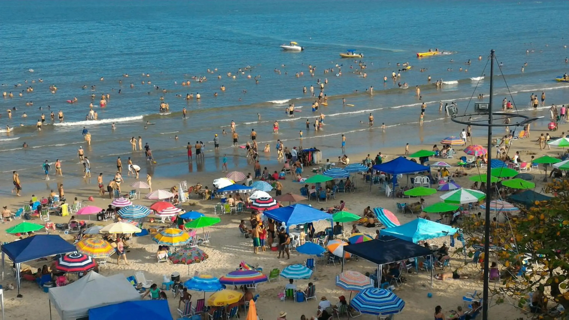 Apartamento 3 quartos e 3 sacadas de frente para o mar com visão panorâmica de toda praia de Itapema