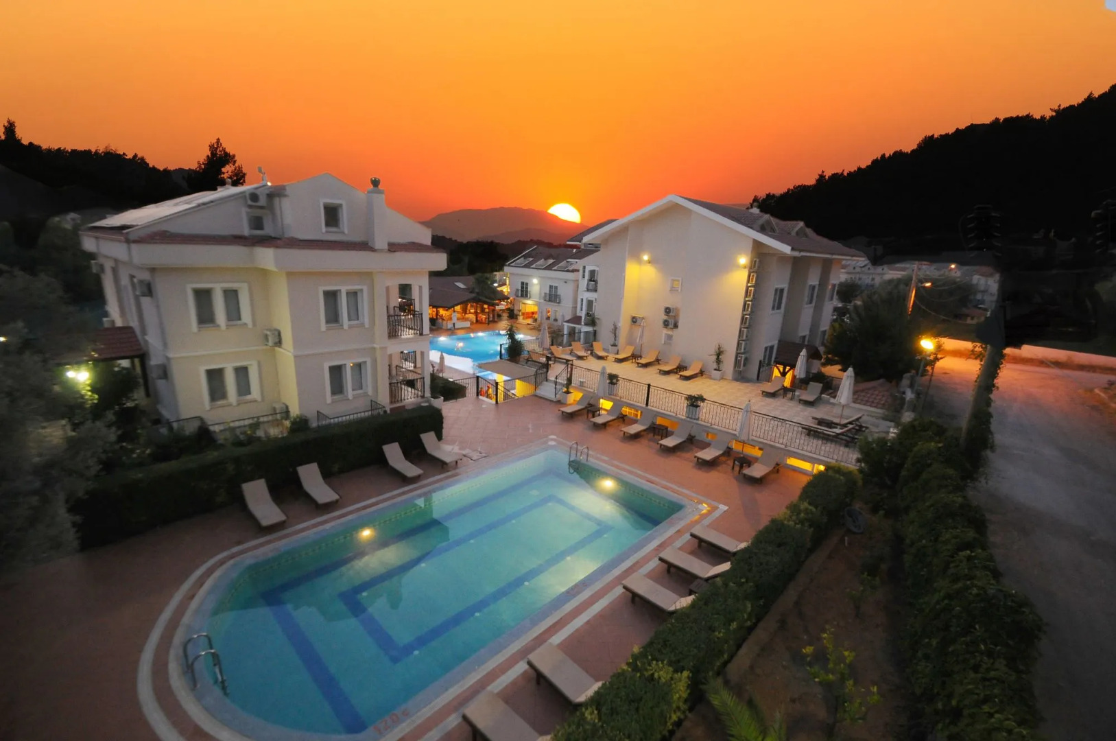 Sea Breeze Hotel & Apartments